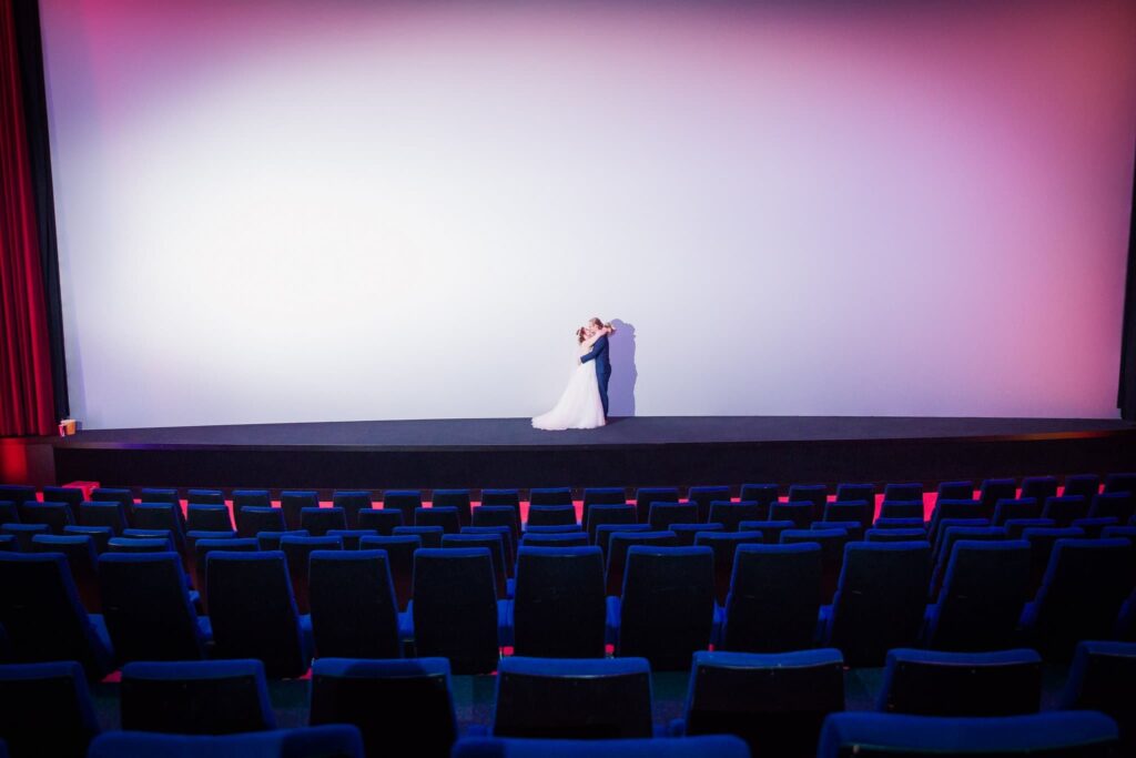 Brautpaar auf der Bühne im Kino im Dietrich Theater Neu-Ulm - Michael Grohs Fotografie