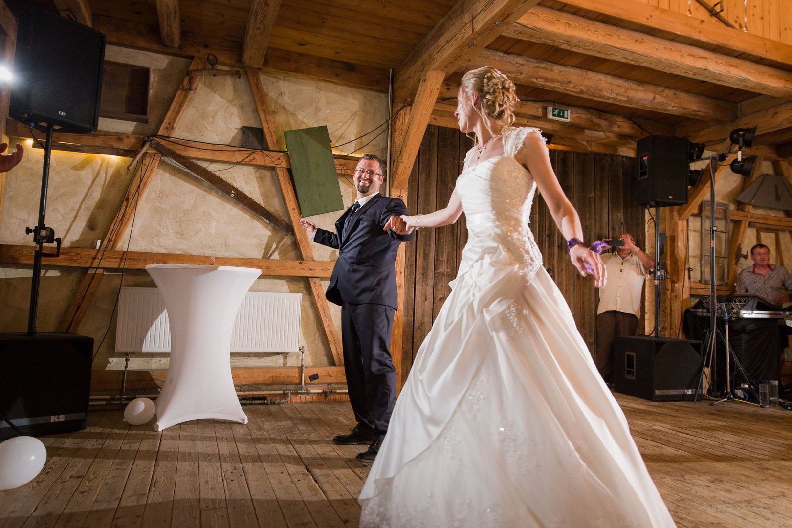 Brautpaar beim Hochzeitstanz - Hochzeit in Weisingen