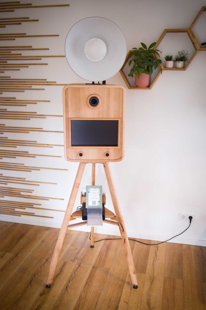 Handgefertigte Vintage Fotobox aus massivem Buchenholz mit Beauty Dish